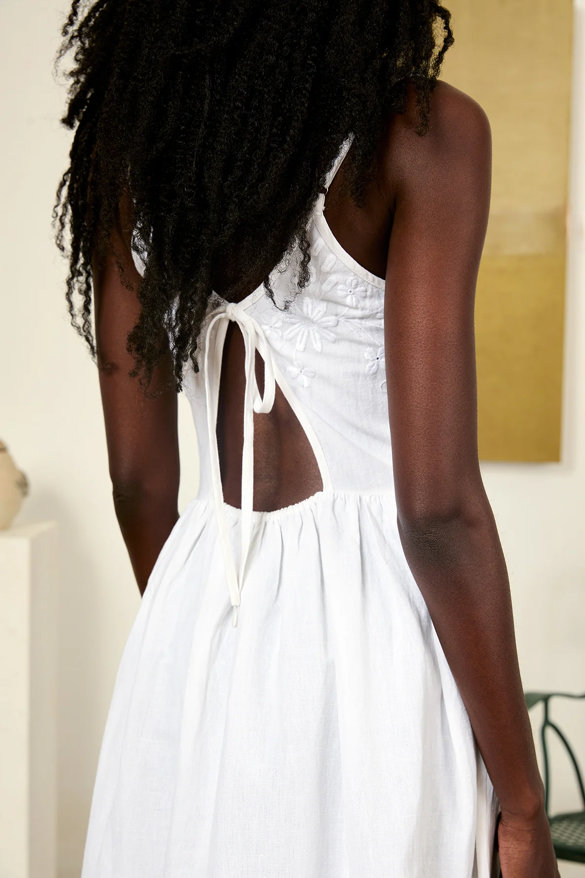 Neroni White Floral Embroidered Linen Dress - Image 8